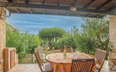 Costa Rei 652: Meubles, Table, Propriété, Ciel, Chaise, Plante, La Nature, Bois, Arbre, Ombre