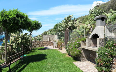 Capoliveri 630: Propriété, Biens, Bâtiment, Jardin, Herbe, Maison, Immobilier, Cour, Architecture, Aménagement Paysager
