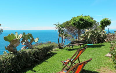 Capoliveri 630: Propriété, Pelouse, Herbe, Bleu Azur, Vacances, Botanique, Mer, Tourisme, Immobilier, Été
