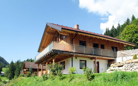 Corona: Maison, Propriété, Toit, Bâtiment, Immobilier, Domicile, Zone Rurale, Ferme, Chalet, Station De Montagne