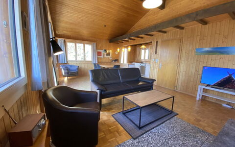 Chalet Soldanella (Bel205): Plante, L'Eau, Propriété, Meubles, Bâtiment, Table, Fenêtre, Bleu Azur, Chaise, Design Intérieur