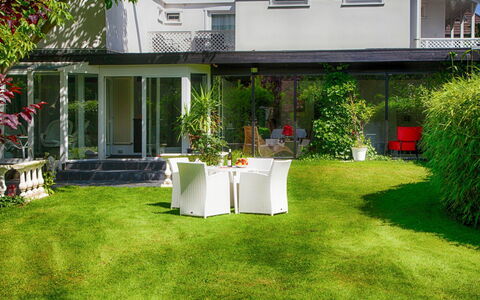 Cuxhaven 615: Plante, Propriété, Fenêtre, Bâtiment, Maison, Lot Terre, Chaise, Herbe, Arbre, Tableau De Plein Air