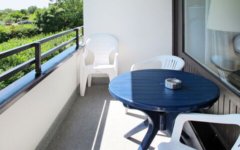 Damp 658: Propriété, Pièce, Balcon, Meubles, Table, Maison, Bâtiment, Immobilier, Design Intérieur, Appartement