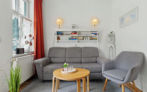 Bergstraße: Meubles, Design Intérieur, Sol, Canapé, Sol, Salon, Bois, Table, Pièce, Chaise