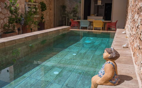 Cordella: L'Eau, Piscine, Bleu Azur, Bois, Bâtiment, Sol, Sol, Loisir, Mur, Plante