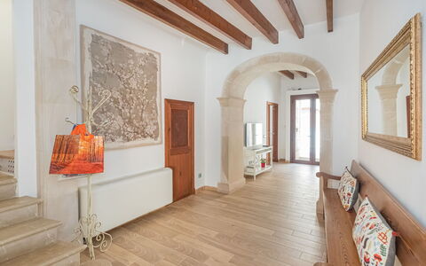 Cordella: Cadre, Propriété, Fenêtre, Bois, Salle, Architecture, Sol, Sol, Salon, Mur