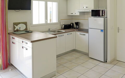 Biscarrosse 606: Pièce, Propriété, Meubles, Cuisine, Cabinetry, Sol, Bâtiment, Comptoir, Principaux Appliance, Design Intérieur