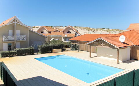 Biscarrosse 678: Ciel, Bâtiment, Plante, Propriété, Piscine, Bleu Azur, Ombre, Maison, Fenêtre, Bois