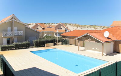 Biscarrosse 678: Ciel, Bâtiment, Plante, Propriété, Piscine, Bleu Azur, Ombre, Maison, Fenêtre, Bois