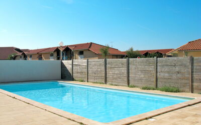 Biscarrosse 679: L'Eau, Ciel, Piscine, Bâtiment, Bleu Azur, Rectangle, Ombre, Bois, Herbe, Loisir