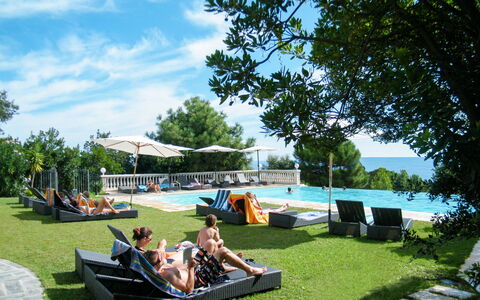 Solenzara 647: Loisir, Herbe, Été, Pelouse, Tourisme, Arbre, Arrière-Cour, Vacances, Mobilier De Jardin, Des Loisirs