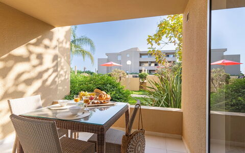 Moriani-Plage 623: Meubles, Appartement, Domicile, Chaise, Ombre, Tache De Bois, Plante D'Appartement, Mobilier De Jardin, Balcon, Eco Hôtel