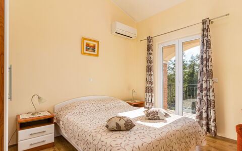 Lara: Chambre, Meubles, Lit, Pièce, Propriété, Drap De Lit, Literie, Cadre De Lit, Immobilier, Design Intérieur