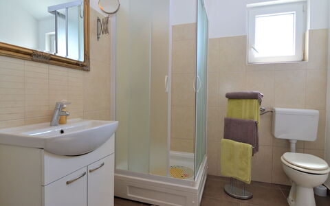 Perisa: Miroir, Propriété, Évier, Armoire De Toilette, Luminaire Plomberie, Meubles, Salle De Bains, Bleu, Violet