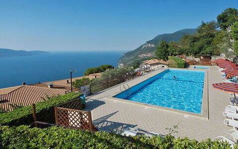 Tignale 624: Propriété, Piscine, Bleu Azur, Vacances, Immobilier, Maison, Bâtiment, Recours, Villa, Biens
