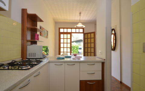 Borgo Veneziano: Cabinetry, Propriété, Comptoir, Bâtiment, Bois, Tiroir, Plante D'Appartement, Design Intérieur, Sol