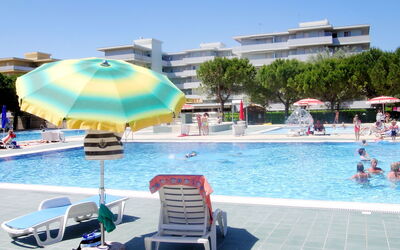 Bibione 711: Piscine, Vacances, Recours, Loisir, Ville, Été, Centre De Loisirs, Tourisme, Hôtel, Ciel