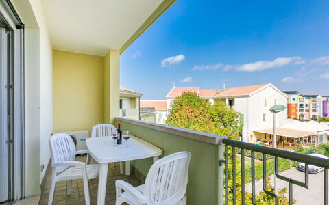 Caorle 646: Bois, Éclairage, Design Intérieur, Sol, Sol, Salon, Immobilier, Dur, Table, Faisceau