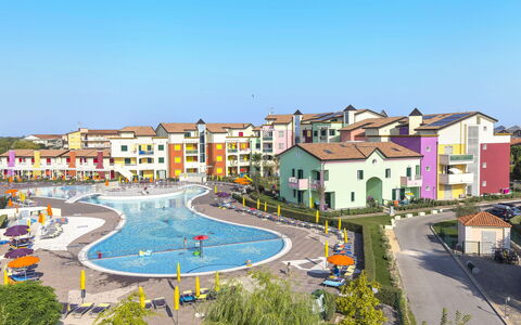 Caorle 647: Ciel, Bâtiment, L'Eau, Design Urbain, Condominium, Espace Public, Piscine, Arbre, Loisir