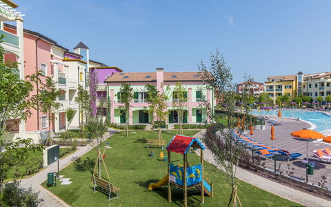 Caorle 647: Propriété, Zone Résidentielle, Bâtiment, Quartier, Appartement, Immobilier, Ville, Établissements Humains, Usage Mixte, Maison