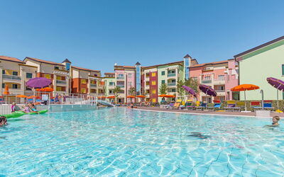 Caorle 647: L'Eau, Ciel, Bâtiment, Propriété, Piscine, Bleu Azur, Maison, Fenêtre, Loisir, Condominium