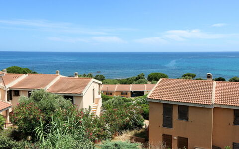 Porto Corallo 612: Ciel, L'Eau, Nuage, Jour, Plante, Fenêtre, Bâtiment, Bleu Azur, Maison, Lot Terre