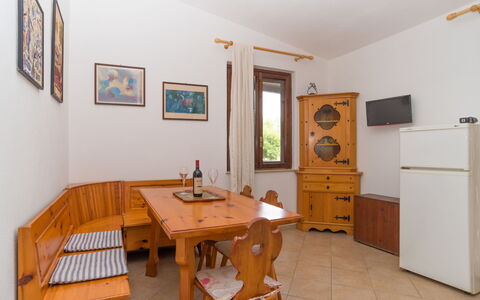 Valle degli Oleandri (Rei185): Meubles, Cabinetry, Propriété, Table, Bois, Chaise, Cadre, Design Intérieur, Bâtiment, Sol
