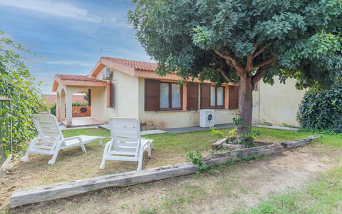 Case Stelle Marine (Rei217): Plante, Propriété, Ciel, Bâtiment, Nuage, Fenêtre, Lot Terre, Arbre, Chalet, Bois