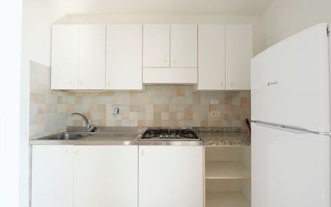 Capoliveri 676: Cabinetry, Evier, Propriété, Évier, Comptoir, Bâtiment, Cuisinière, Cuisine, Appareil De Cuisine, Robinet