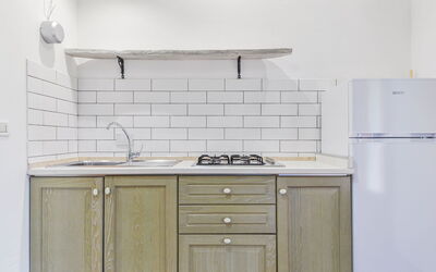 Il Melograno 678.1: Cabinetry, Bâtiment, Comptoir, Propriété, Meubles, Tiroir, Robinet, Cuisine, Bois, Cuisinière