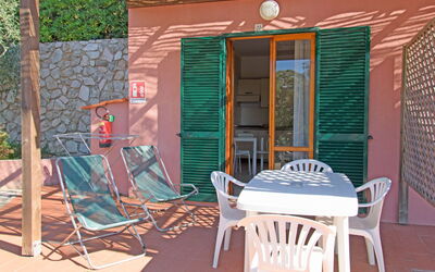 Lacona 615: Meubles, Propriété, Bâtiment, Fenêtre, Chaise, Bois, Ombre, Orange, Table, Mobilier De Jardin