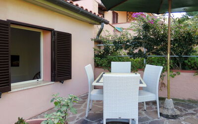 Portoferraio 651: Propriété, Maison, Bâtiment, Immobilier, Patio, Domicile, Arrière-Cour, Zone Résidentielle, Pièce, Cour