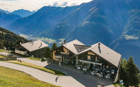 Zurschmitten 15 1. Ug Süd: Nuage, Ciel, Montagne, Propriété, Plante, Bâtiment, Paysage Naturel, Maison, Montagnes, Pente