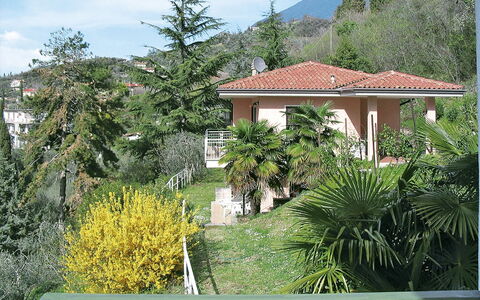 Malcesine 601: Arbuste, Zone Résidentielle, Domicile, Jardin, Hacienda, Biens, À Feuilles Persistantes, Villa