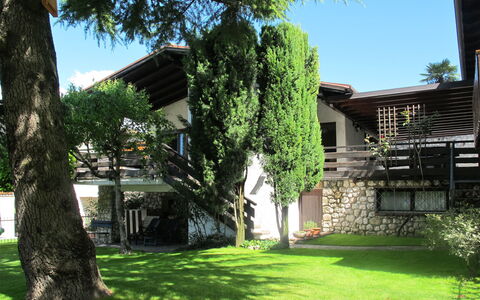 Rocchetta: Plante, Ciel, Jour, Propriété, Bâtiment, Vert, Arbre, Herbe, Lot Terre, Paysage Naturel