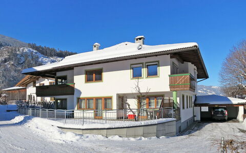 Zell am Ziller 685: Propriété, Maison, Neige, Domicile, L'Hiver, Immobilier, Bâtiment, Ciel, Architecture, Toit
