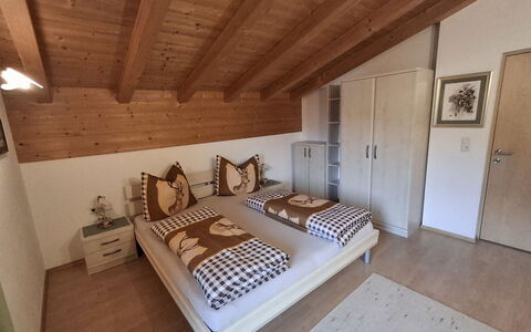 Reichegger: Bois, Design Intérieur, Meubles, Plafond, Chambre, Appartement, Sol, Lit, Pièce, Tache De Bois
