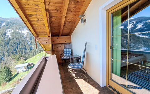 Reichegger: Jour, Propriété, Bois, Bâtiment, Plante, Sol, Loisir, Ombre, Immobilier, Fenêtre