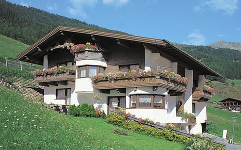 Sölden 667: Maison, Propriété, Village De Montagne, Chaîne De Montagnes, Bâtiment, Montagne, Domicile, Alpes, Architecture, Station De Montagne
