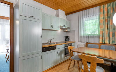 Nadine 667.1: Cabinetry, Meubles, Propriété, Comptoir, Table, Bois, Cuisine, Appareil De Cuisine, Design Intérieur, Bâtiment