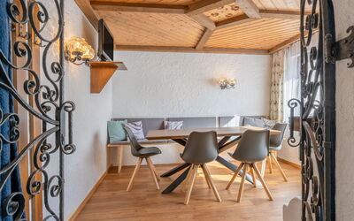 Nadine 667.8: Bâtiment, Bois, Design Intérieur, Maison, Sol, Salon, Sol, Ombre, Faisceau, Chaise