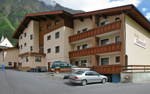 Sankt Leonhard im Pitztal 607: Voiture, Nuage, Ciel, Bâtiment, Propriété, Roue, Fenêtre, Véhicule