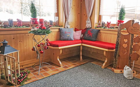Sankt Leonhard im Pitztal 607: Meubles, Design Intérieur, Bois, Sol, Sol, Éclairage, Pièce, Tache De Bois, Parquet, Salon