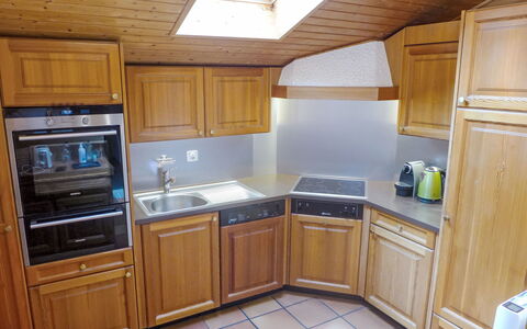 Les Clarines: Cuisine, Appareil De Cuisine, Principaux Appliance, Comptoir, Cabinetry, Bois, Meubles, Design Intérieur, Sol, Evier