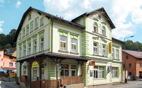 Desná V Jizerských Horách 603: Nuage, Ciel, Fenêtre, Bâtiment, Architecture, Maison, Porte, Zone Résidentielle, Immobilier, Façade