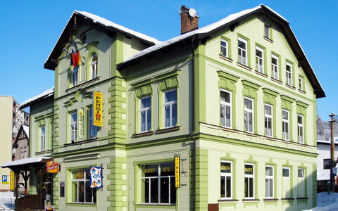Desná V Jizerských Horách 603: Ciel, Fenêtre, Bâtiment, Zone Résidentielle, Façade, Immobilier, Maison, Neige, Design Urbain