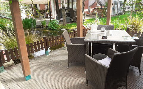 Heike: Plante, Table, Propriété, Meubles, Tableau De Plein Air, Chaise, Mobilier De Jardin, Design Intérieur, Loisir, Bois