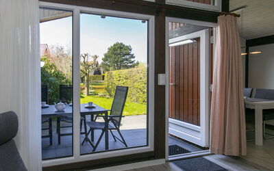 Fedderwardersiel 637: Bâtiment, Porte, Bois, Ombre, Design Intérieur, Sol, Plante, Fenêtre, Sol