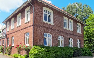 Dornumersiel 634: Plante, Ciel, Fenêtre, Propriété, Bâtiment, Nuage, Arbre, Brickwork, Porte