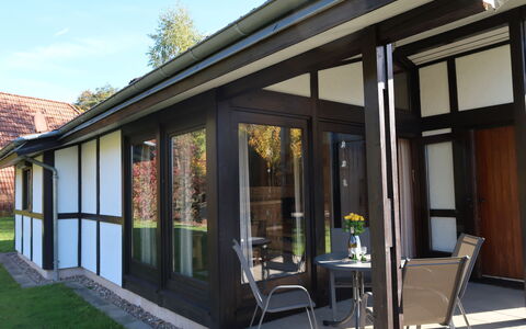Ronshausen 602: Plante, Propriété, Fenêtre, Ciel, Bâtiment, Porte, Chaise, Ombre, Bois, Arbre